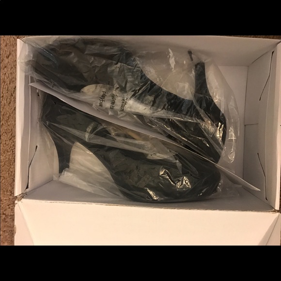 Closed toe heels - Picture 2 of 2